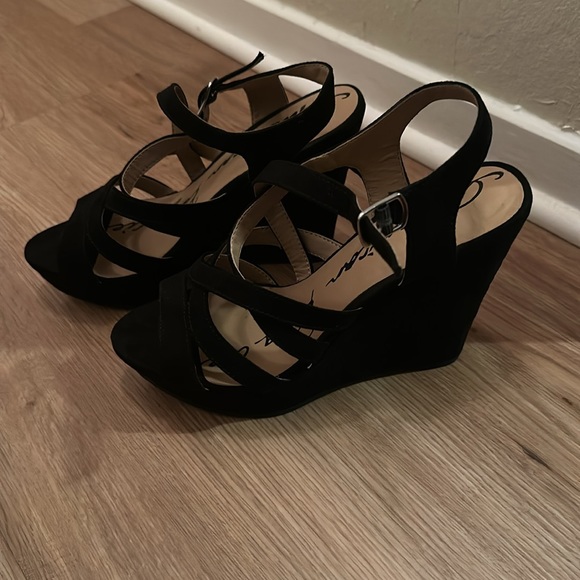 Black wedges, size 6 - Picture 2 of 3
